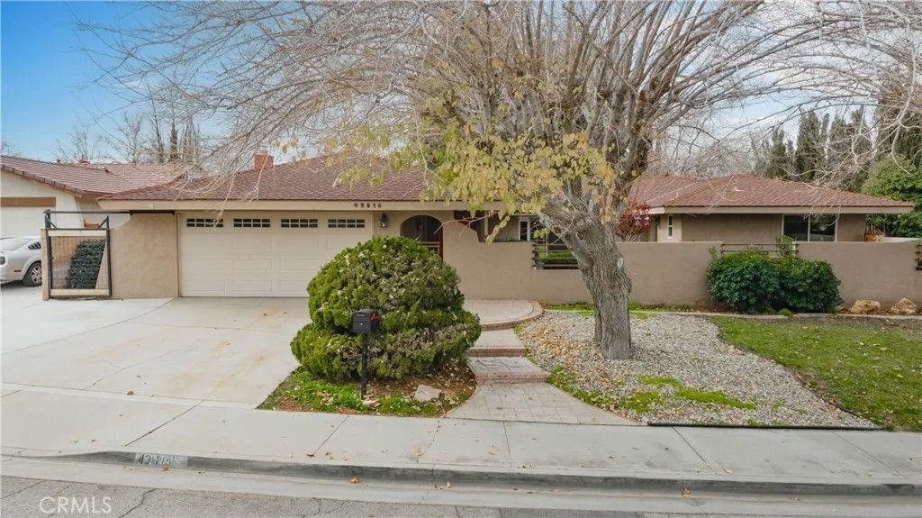 Photo of 42815 16th Pl, Lancaster, CA 93534 (MLS # SR26061783)