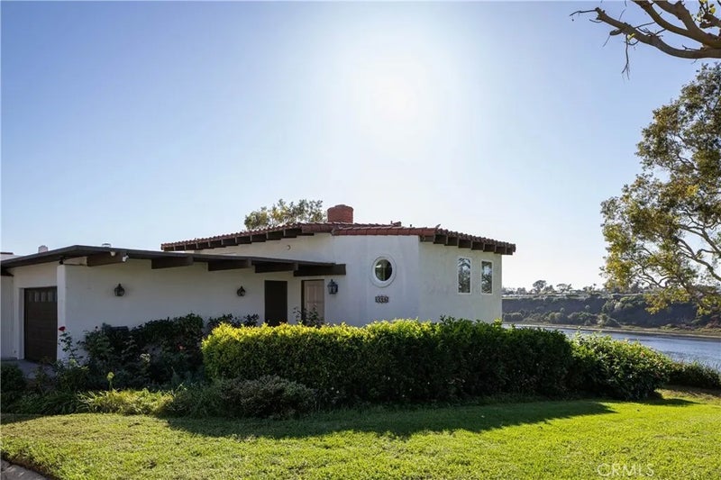 2025 Avenida Chico
