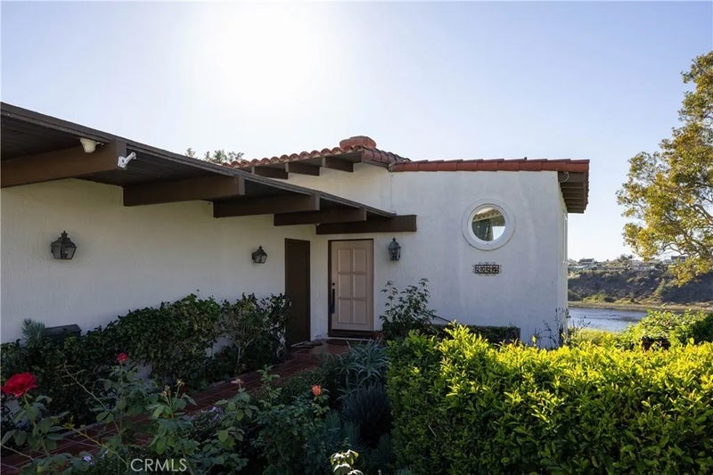 2025 Avenida Chico
