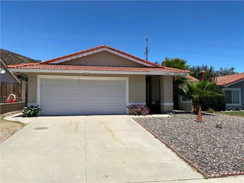Photo of 226 White Oak RD, Lake Elsinore, CA 92530 (MLS # SR26234410)