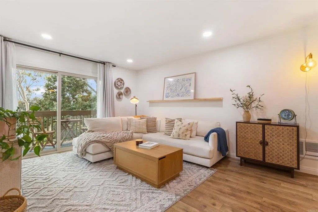 Photo of 432 Edgehill Lane #74, Oceanside, CA 92054 (MLS # NDP2510574)