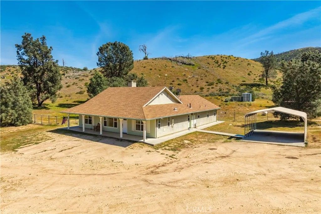 Photo of 46472 Kings Canyon Rd, Lancaster, CA 93536 (MLS # SR26096600)