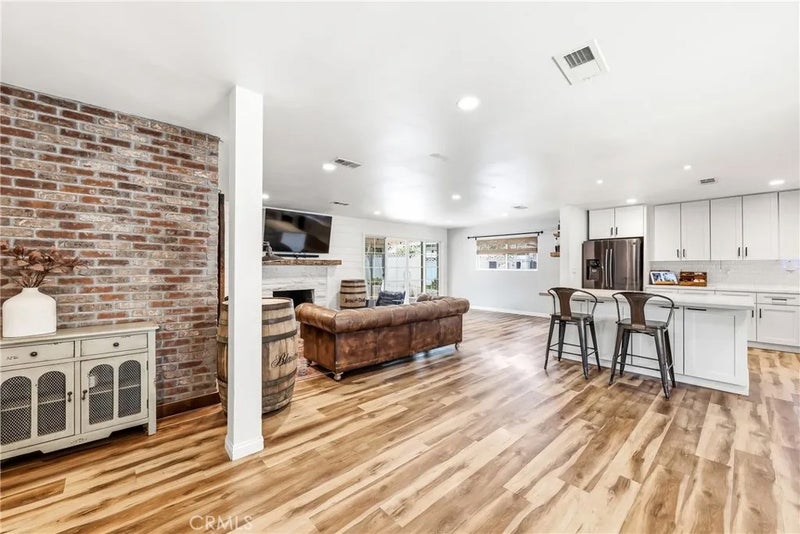 1566 W Crone