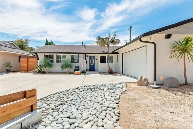 1566 W Crone