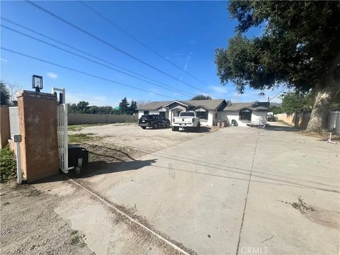 13877 Astoria Sylmar CA 91342
