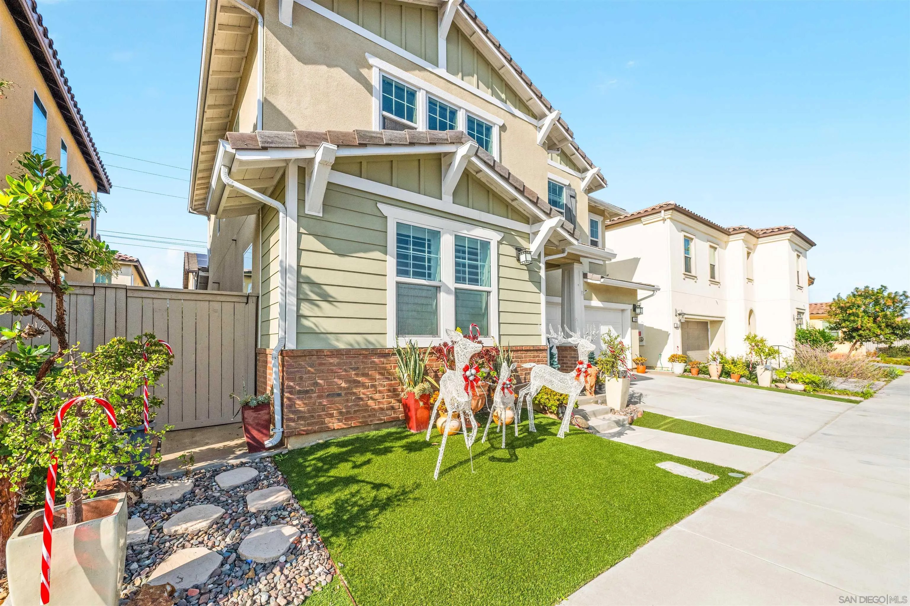 940 Rolling Dunes Way