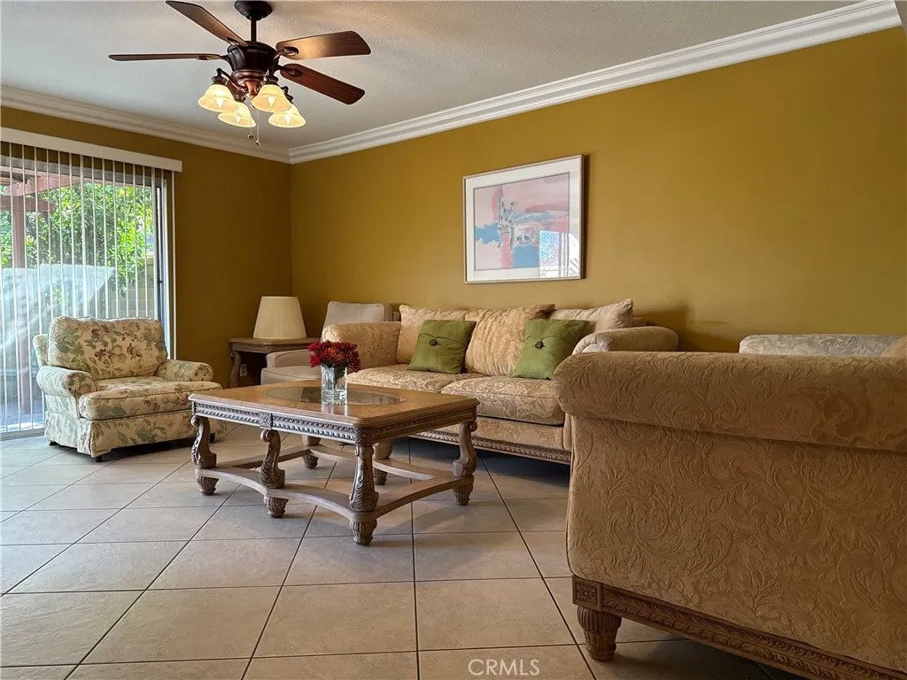 1153 N Dresden 16