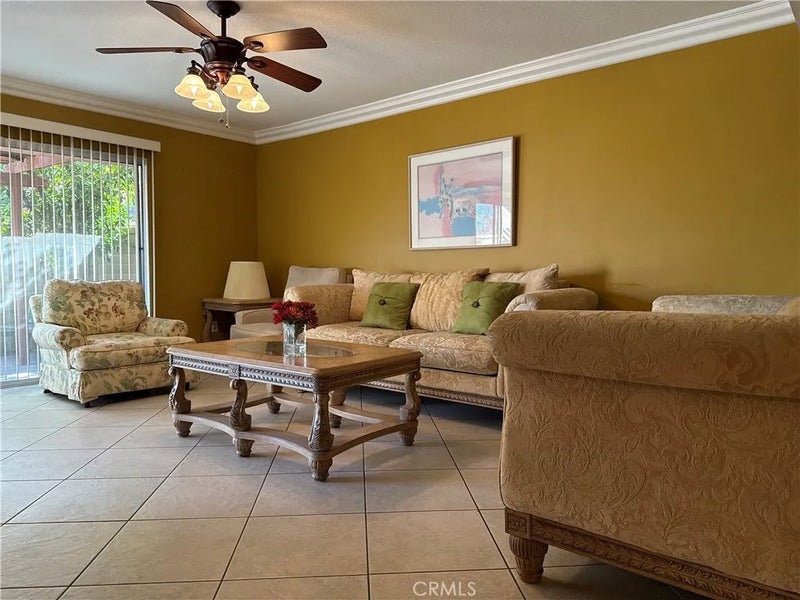 1153 N Dresden 16