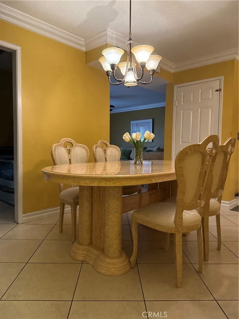 1153 N Dresden 16