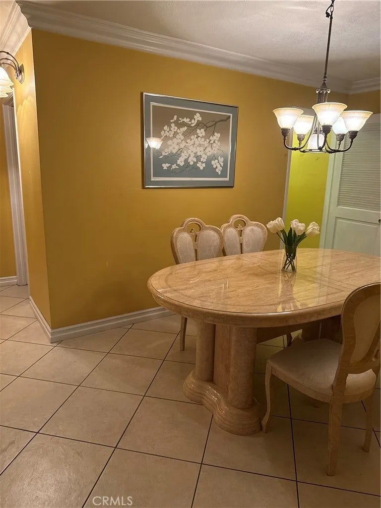 1153 N Dresden 16