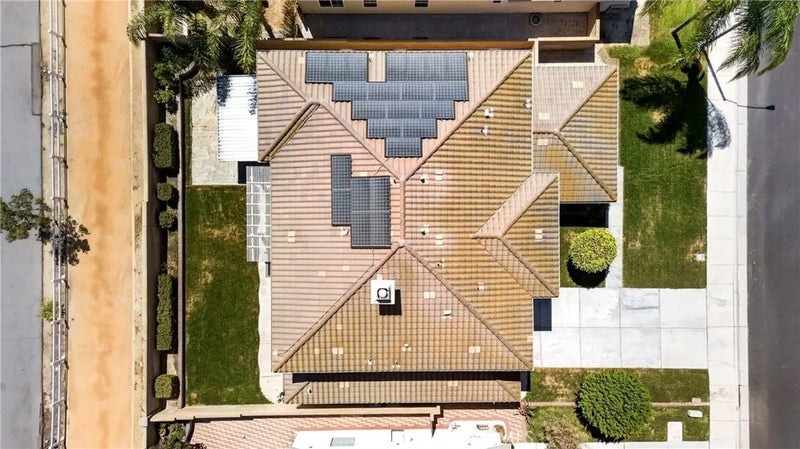 8122 River Bluffs