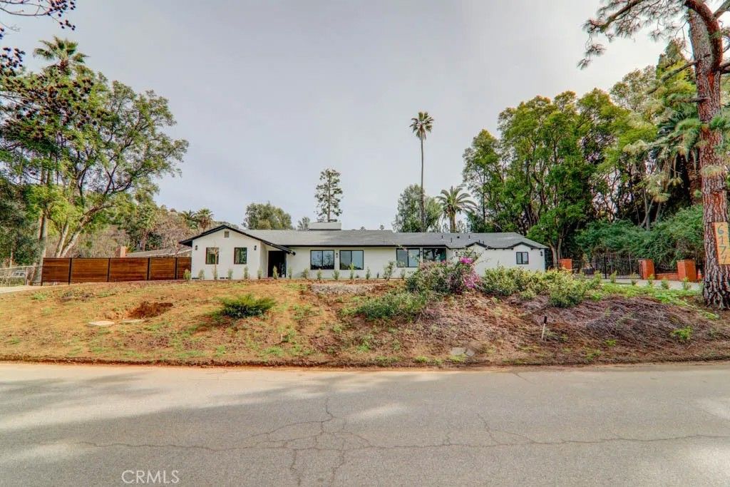 Photo of 6174 Hawarden Dr, Riverside, CA 92506 (MLS # IV26019897)