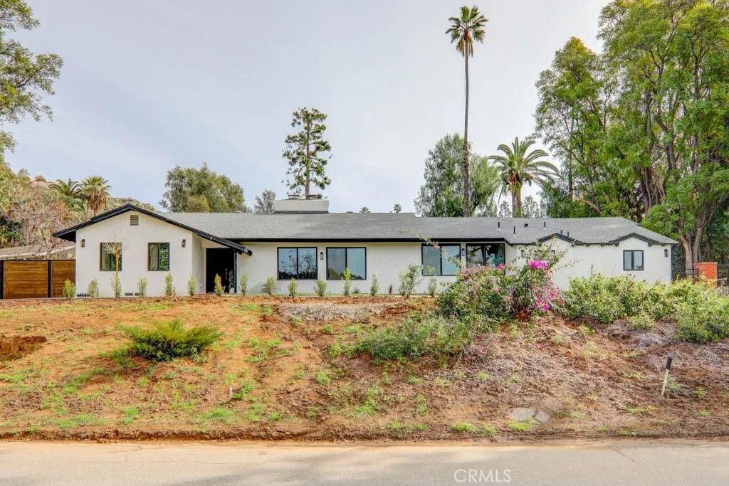 Photo of 6174 Hawarden Dr, Riverside, CA 92506 (MLS # IV26019897)
