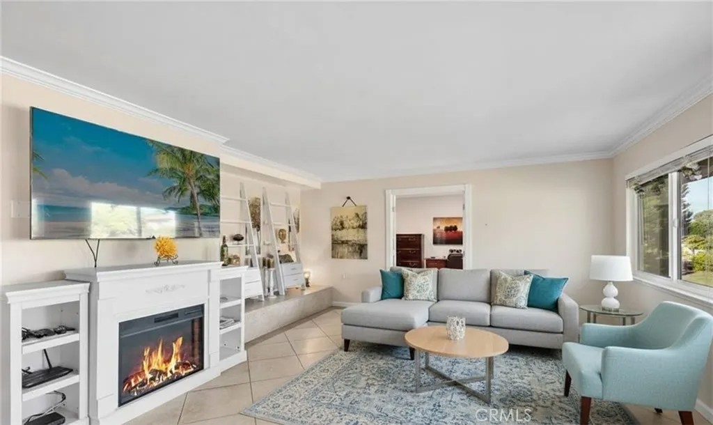 2390 Via Mariposa West 3C