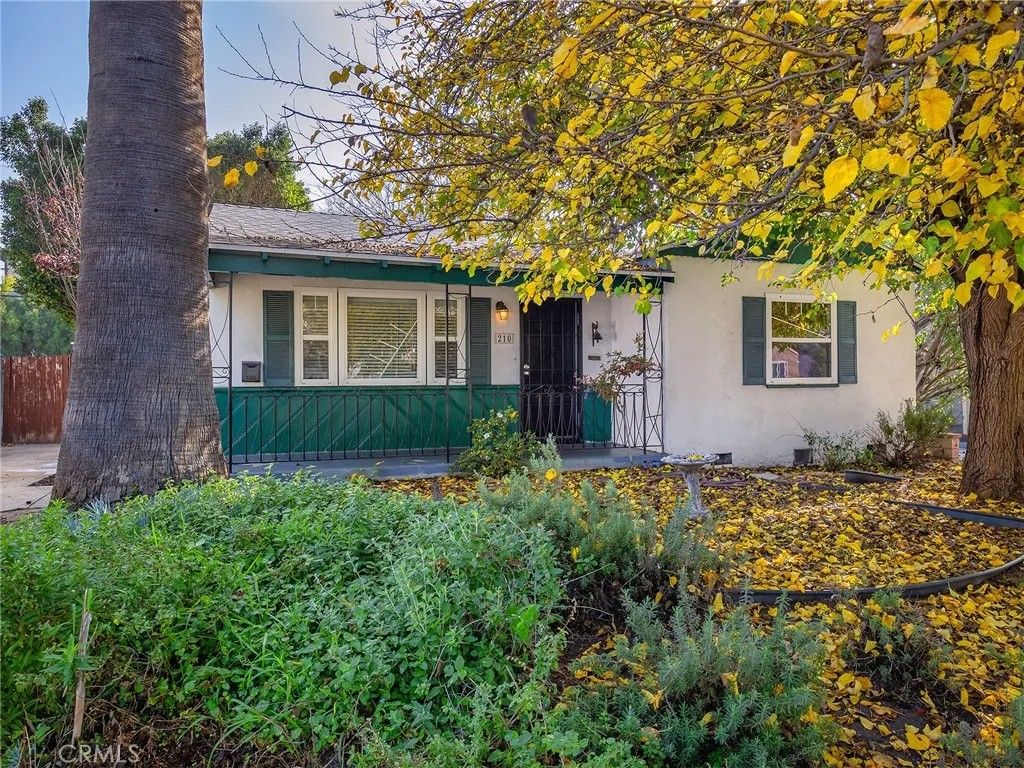 Photo of 210 W Ash Avenue, Burbank, CA 91502 (MLS # BB25251202)