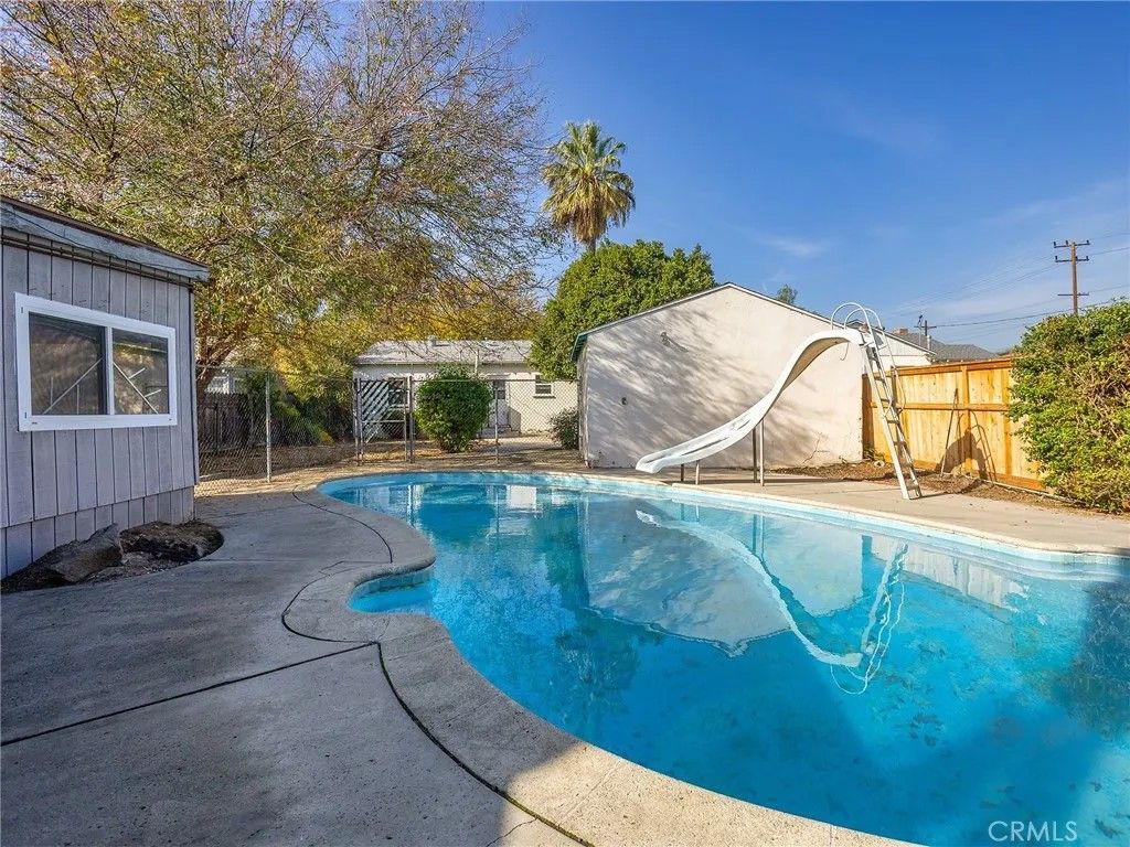 Photo of 210 W Ash Avenue, Burbank, CA 91502 (MLS # BB25251202)