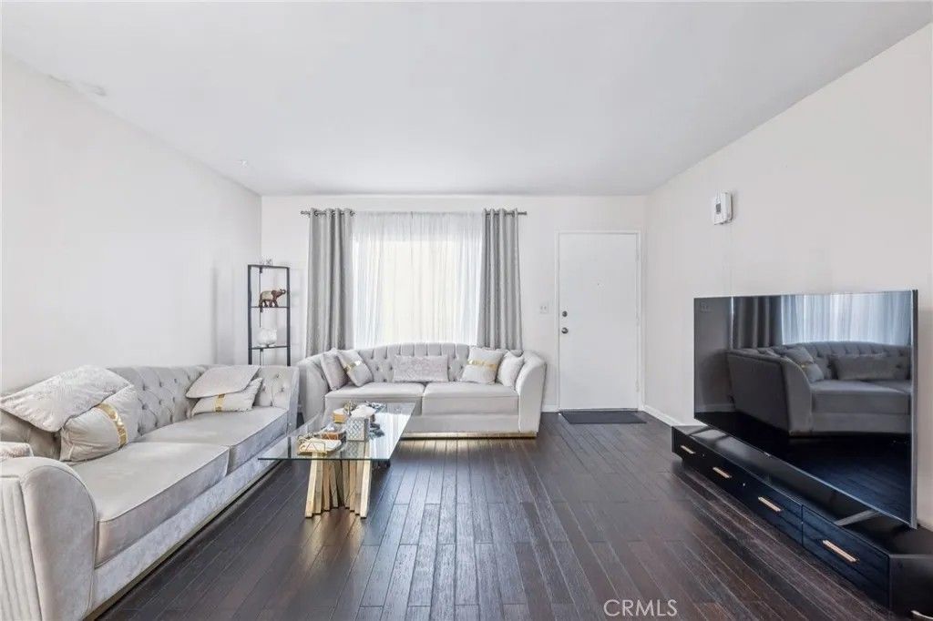 Photo of 312 N Louise Street #210, Glendale, CA 91206 (MLS # SR25263783)