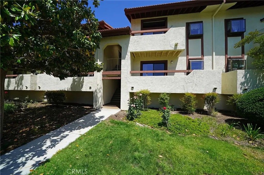 Photo of 28015 Sarabande Ln #1305, Canyon Country, CA 91387 (MLS # SR26091981)