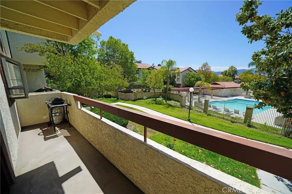 Photo of 28015 Sarabande Ln #1305, Canyon Country, CA 91387 (MLS # SR26091981)