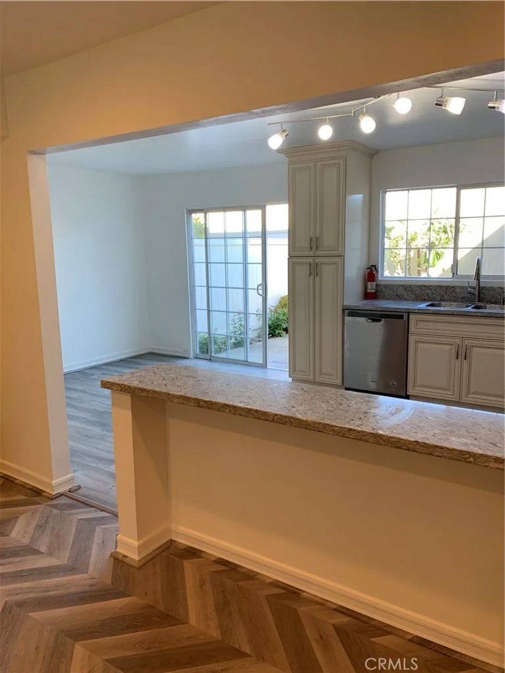 Photo of 19234 Hamlin St, Reseda, CA 91335 (MLS # SR26014818)