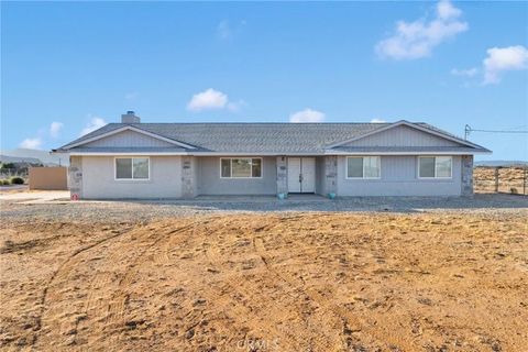 Photo of 22337 Waalew Rd, Apple Valley, CA 92307 (MLS # IG26063433)