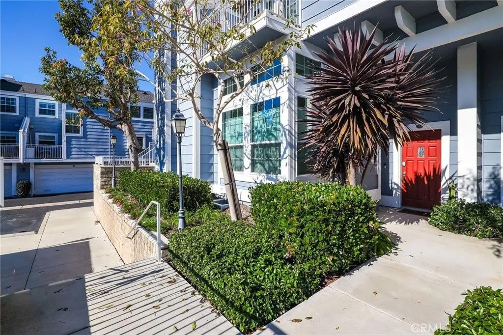 Photo of 884 Halyard, Newport Beach, CA 92663 (MLS # OC26007349)