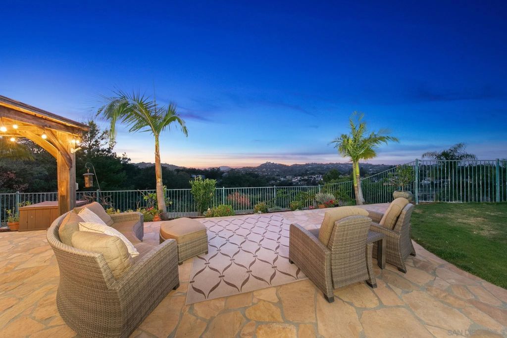 Photo of 27869 Dogwood Gln, Escondido, CA 92026 (MLS # 260005731)