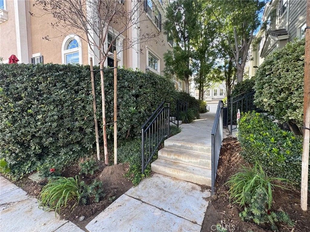 Photo of 23415 Shorebreak Ln, Valencia, CA 91355 (MLS # BB26013932)