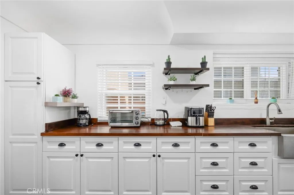 8319 S Van Ness