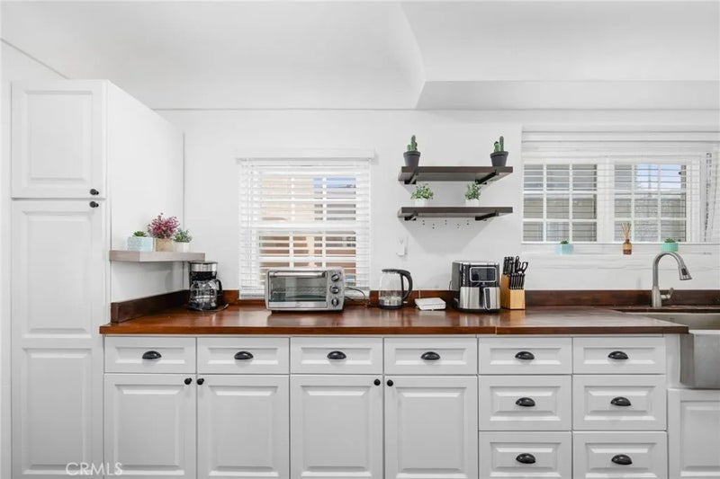 8319 S Van Ness