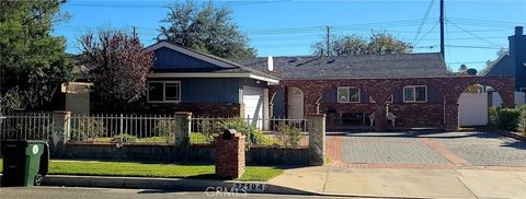 Property photo of 22104 alamogordo, saugus, ca 91350