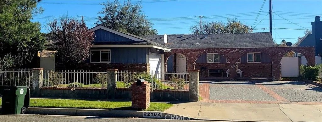 Photo of 22104 Alamogordo Rd, Saugus, CA 91350 (MLS # SR25281703)