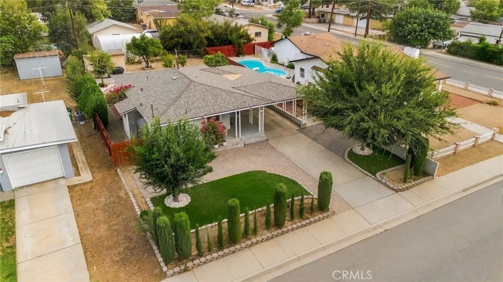 831 W George