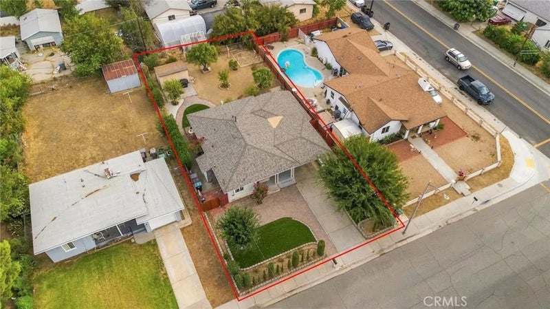 831 W George