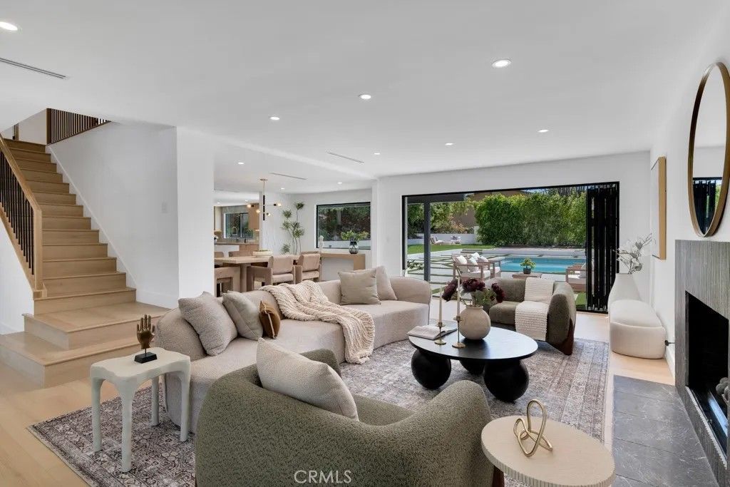 Photo of 5700 Fairhaven Ave, Woodland Hills, CA 91367 (MLS # SR26085911)
