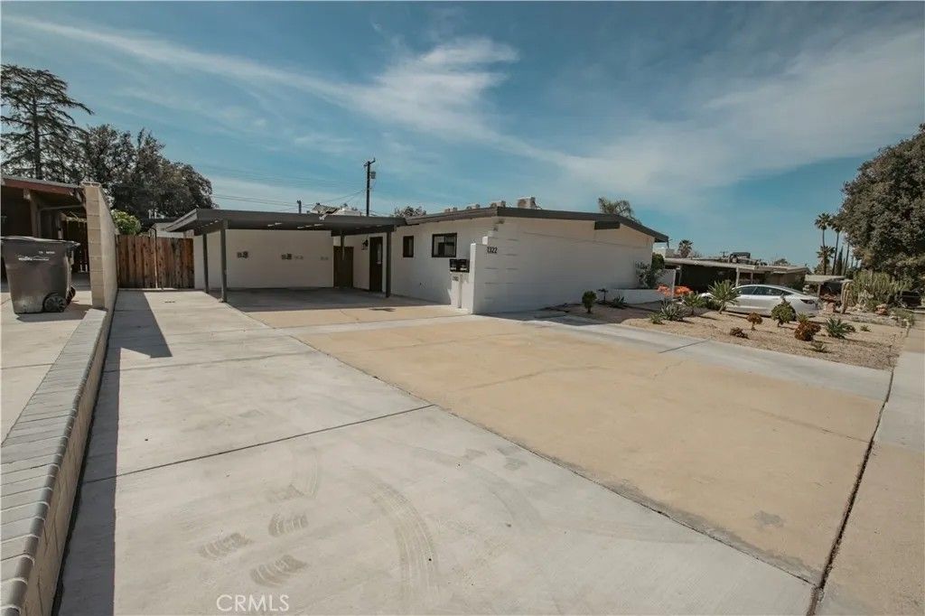 Photo of 1322 Campus Ave, Redlands, CA 92374 (MLS # IV26058582)