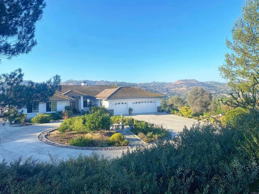 31255 Via Mariposa Court