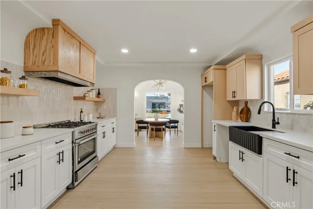 1452 W 61st