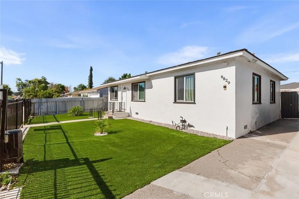 Photo of 8827 Sylmar Avenue, Panorama City, CA 91402 (MLS # GD26067877)