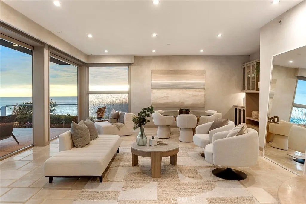 1907 Ocean Way
