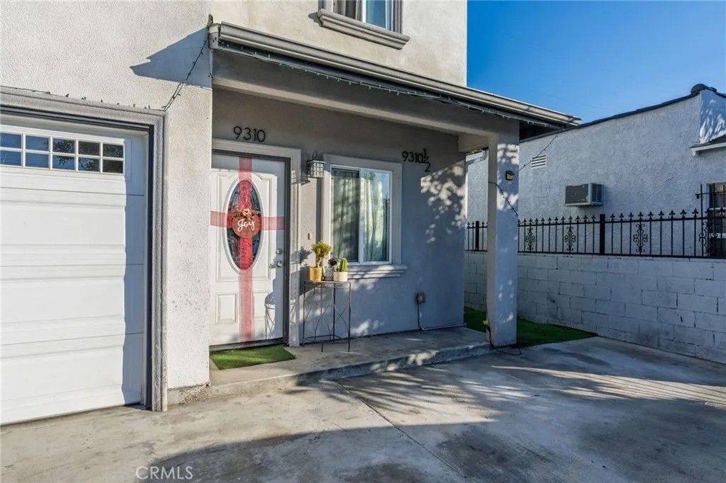 Photo of 9310 Parmelee Ave, Los Angeles, CA 90002 (MLS # DW25282433)