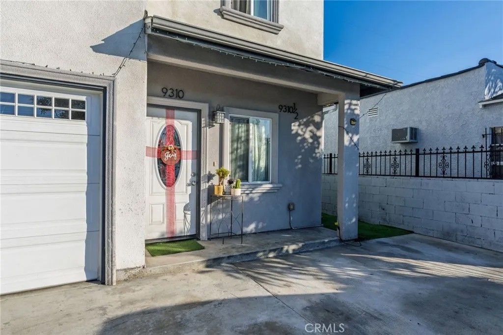 Photo of 9310 Parmelee Ave, Los Angeles, CA 90002 (MLS # DW25282433)