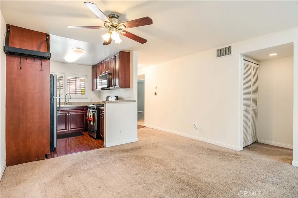5530 Owensmouth Avenue 324
