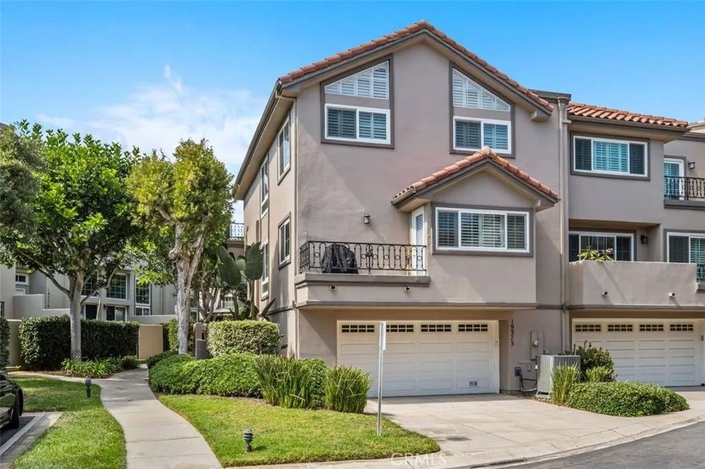 Photo of 19373 Peachtree Cir, Huntington Beach, CA 92648 (MLS # OC26008633)