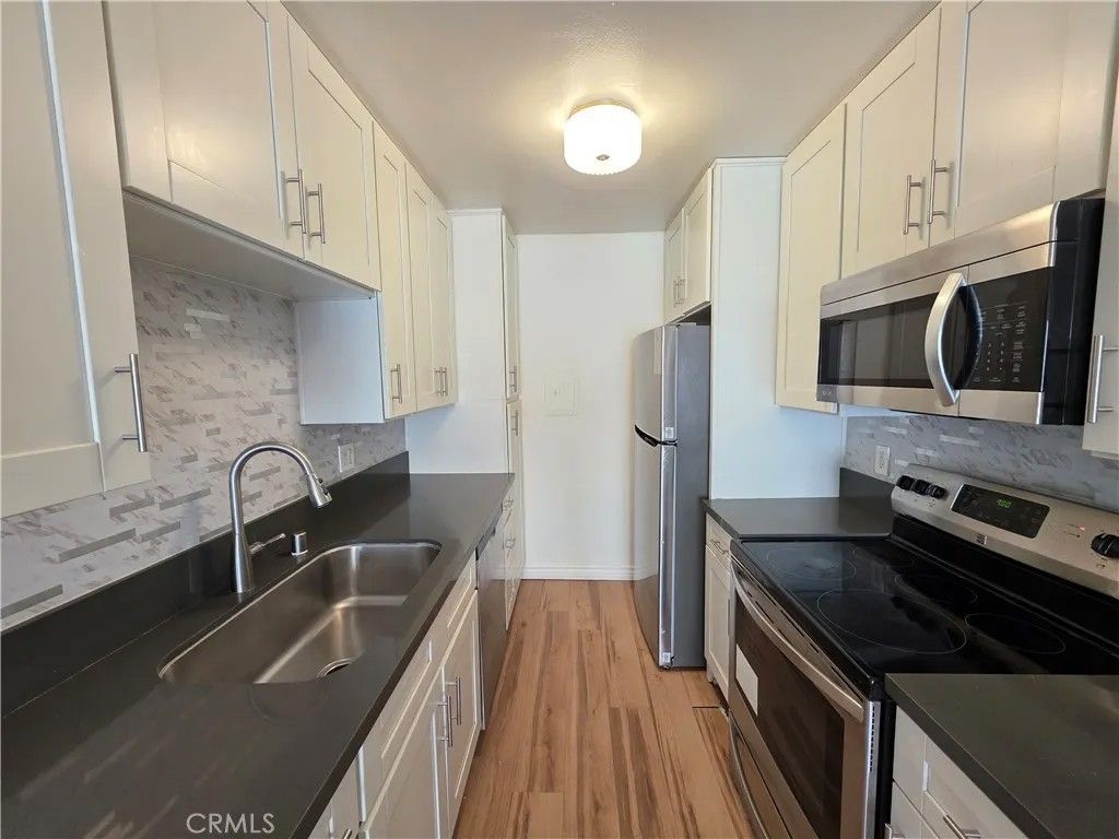 Photo of 5460 White oak Avenue #H310, Encino, CA 91316 (MLS # SR26055849)