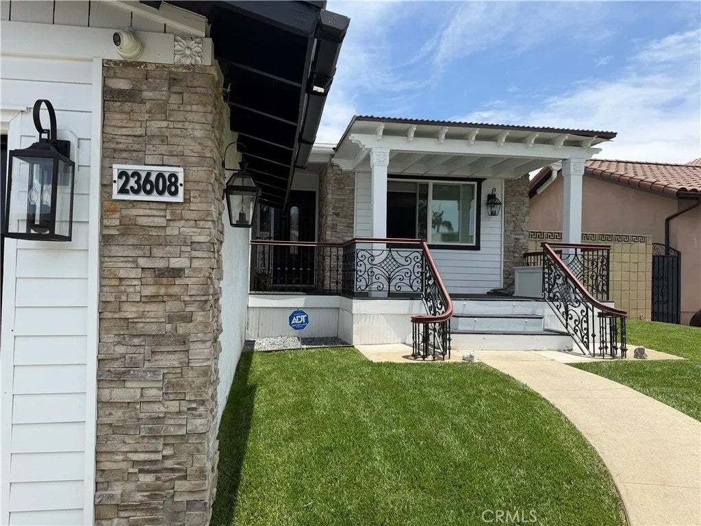 23608 Pineforest