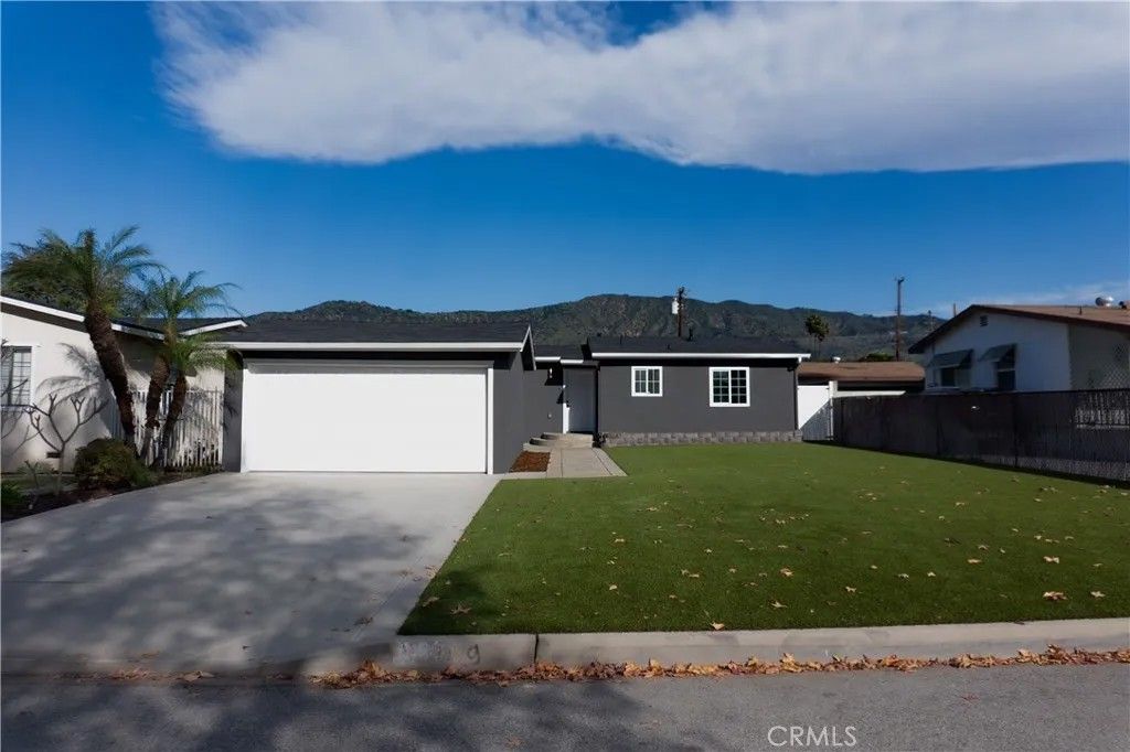 Photo of 811 Bridwell St, Glendora, CA 91741 (MLS # CV26011672)