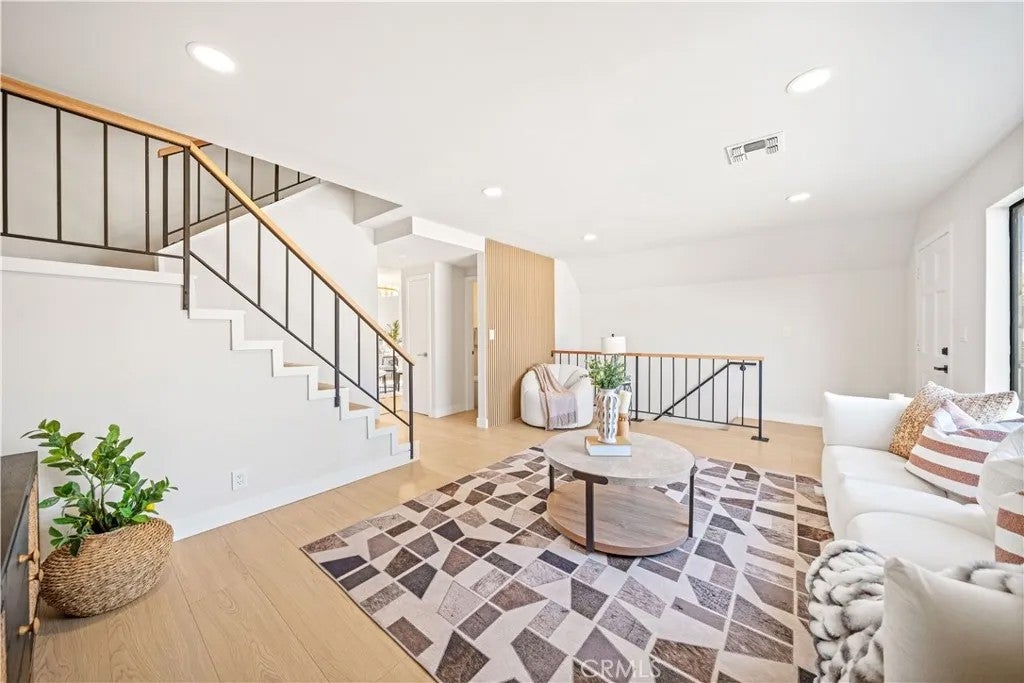 1805 Vine F