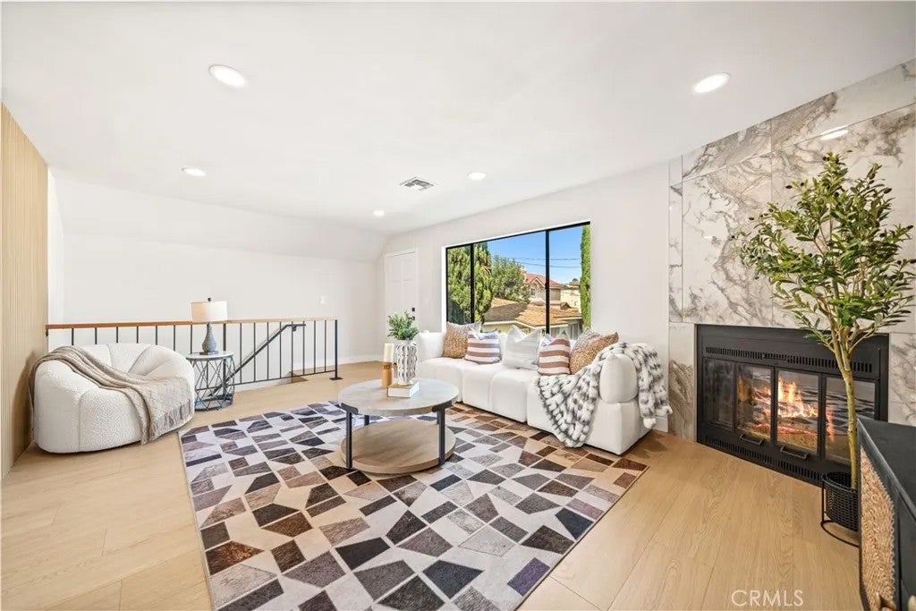 1805 Vine F