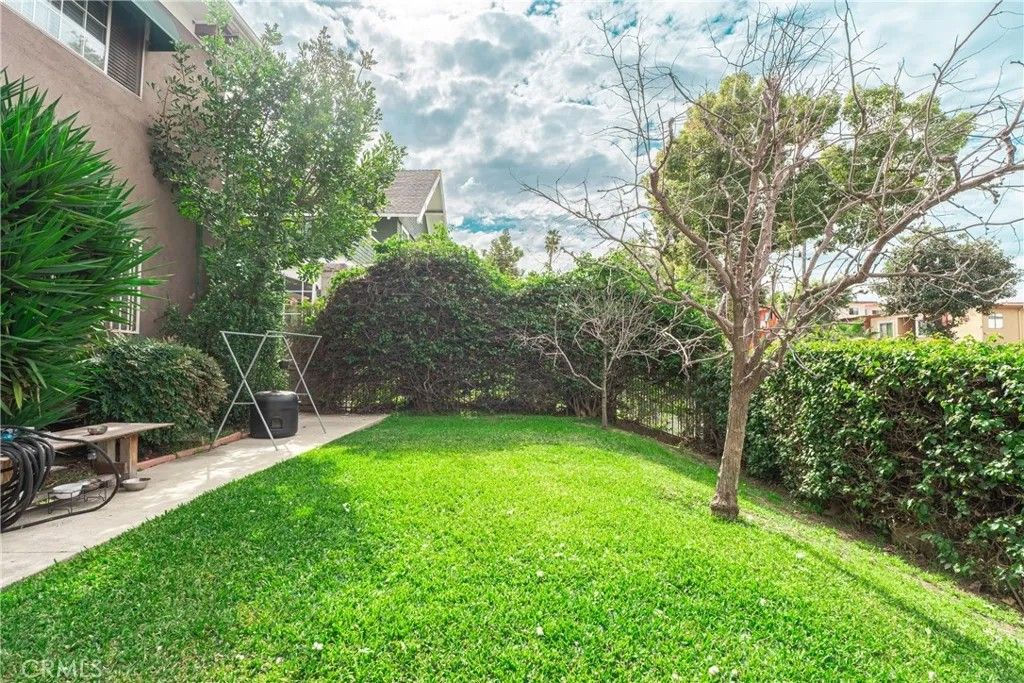 Photo of 1314 S Manhattan Pl, Los Angeles, CA 90019 (MLS # DW26028444)